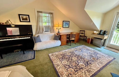 Great Barrington Apartment | Private Wing. Large Loft Queen Suite. Balcony. View. Ensuite Bath. Walk to Lake!