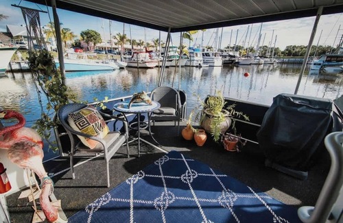 Merritt Island Boat Rental | Pura Vida- Floating Home