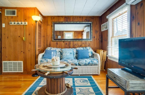 West Yarmouth House | Quaint Cape Cod Cottage with Grill - Walk to Beach