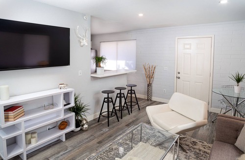 Camelback East House | Quaint Central Phoenix Duplex