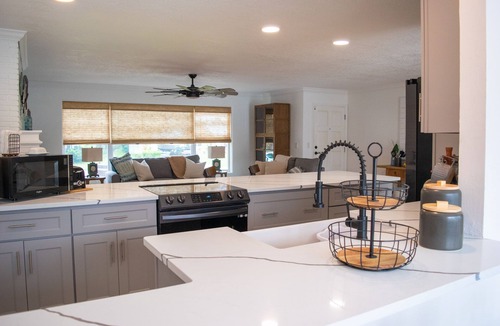 Silk Oaks House | Quaint Ormond By the Sea House - short walk to Beach