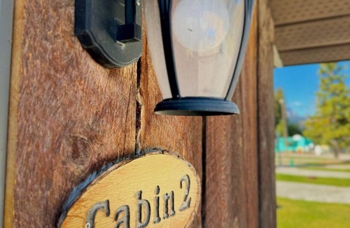 Blairmore Cabin | Quaint Riverside Cabin #2