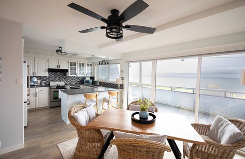 Regional District of Nanaimo Apartment | Qualicum Beach Sunset Waterfront Retreat