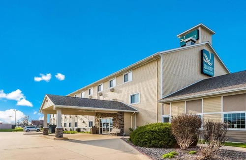 Eldridge Hotel | Quality Inn & Suites Eldridge Davenport North