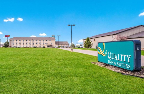 Eldridge Hotel | Quality Inn & Suites Eldridge Davenport North