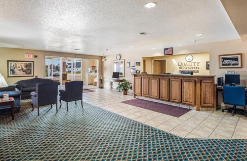 Eldridge Hotel | Quality Inn & Suites Eldridge Davenport North