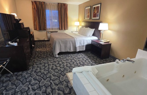 Eldridge Hotel | Quality Inn & Suites Eldridge Davenport North