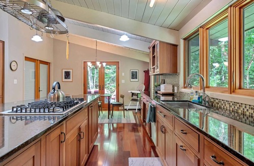 Quechee House | Quechee House with Hot Tub, Sauna & Club Access