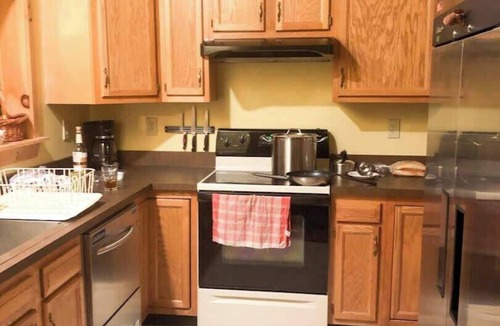 The Forks Cabin | Queen Room in Riverfront Lodge in West Forks
