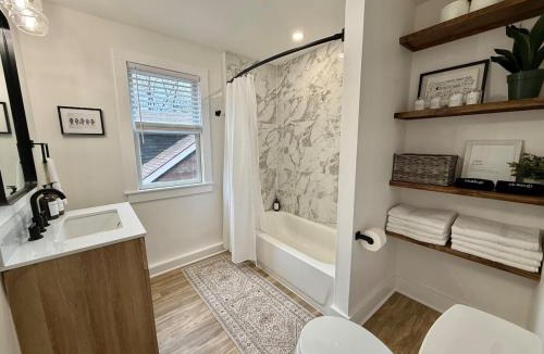 Peckville House | Quick Access to Downtown Stadiums North Shore