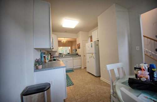 Ocean View Villa | ⛱ Quiet 3 Bed Twinhome just 3 miles from Beach! ⛱