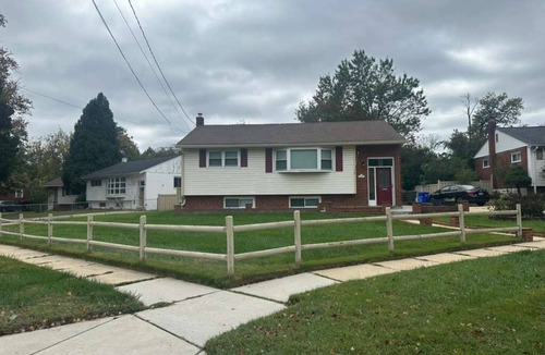 Aspen Hill House | Quiet 3BR/2BA Duplex PetFriendly Sleeps 9, PrivatePatio Workspace & AmpleParking