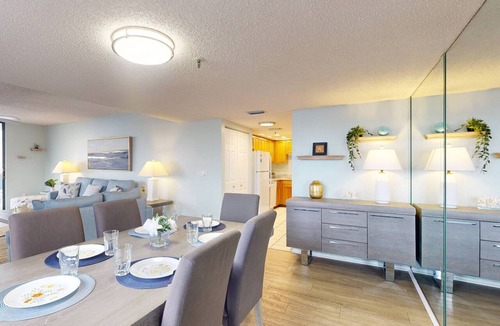 Madeira Beach Condo | Quiet Building in the Heart of Madeira Beach. Outstanding View. Beachfront Pool and Hot-Tub.