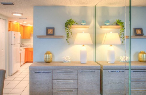 Madeira Beach Condo | Quiet Building in the Heart of Madeira Beach. Outstanding View. Beachfront Pool and Hot-Tub.