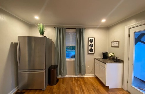 Brewer House | Quiet Charming Cape 3 bed/2bth