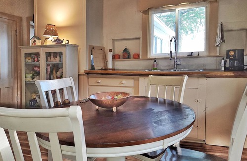Hillsboro Cottage | Quiet, clean 4-bed lake-front cottage on Loon Pond, NH