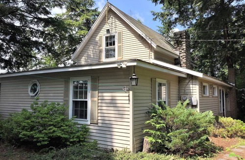 Hillsboro Cottage | Quiet, clean 4-bed lake-front cottage on Loon Pond, NH