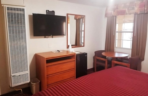 Williams House | Quiet, Comfortable Unit in Williams! Free Continental Breakfast & Parking