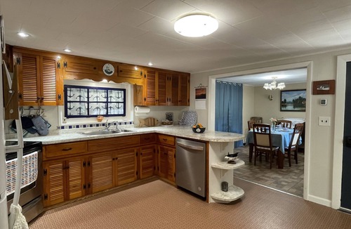 Kennebunkport Cottage | Quiet Cottage surrounded by beaches, restaurants, hiking, shops & Kennebunkport