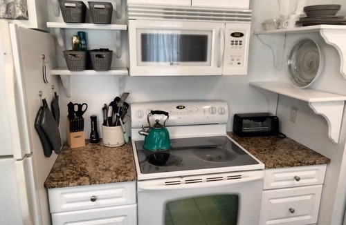 Amelia City Apartment | Quiet Duplex. Walking distance to the Famous Amelia Concours d`Elegance