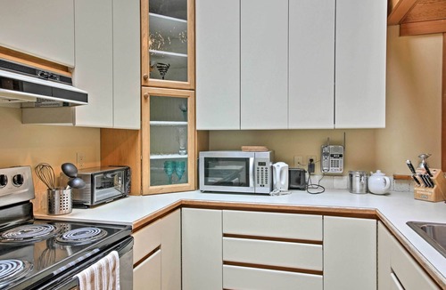 Sechelt Cottage | Quiet Hidden Creekside Home Steps to Sechelt Inlet