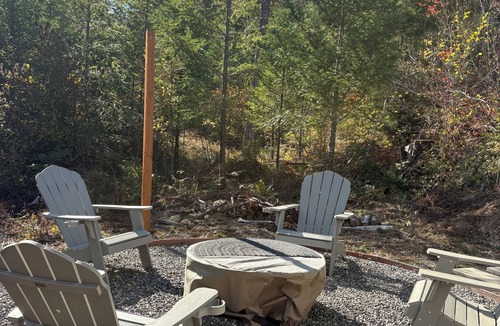 Carson House | Quiet Orbit - Cozy 2BR Near Wind River and Carson