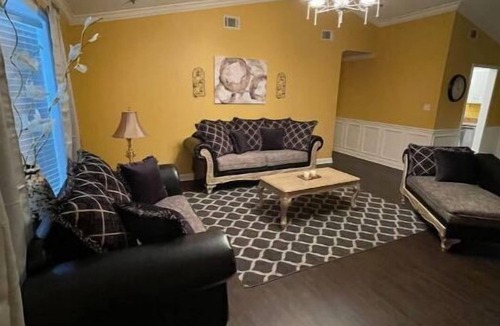 Valdosta Condo | RE Stylish Condo By Mall Area