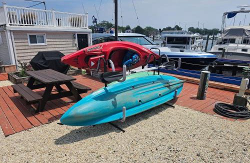 Forked River Boat Rental | Recluse Floating Waterfront Escape