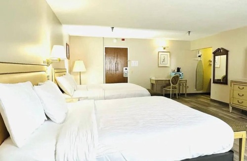 Presque Isle Hotel | Refresh and Unwind – Great for Northern Maine Getaways | Free Breakfast