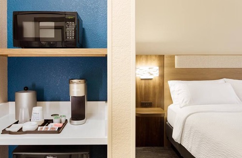 Ruckersville Hotel | Relax in a Spacious Room w/Mini-Fridge Near Shenandoah National Park