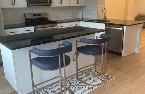 Ashburn House | Relax in an upscale modern new town house. 10 minutes from Dulles Int'l Airport.