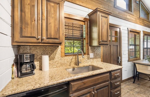 Indian Point Villa | Relax in this Family Cabin on the Lake! - Indian Point (C15)