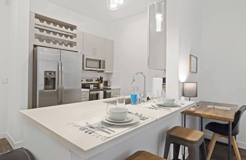 Collin County Apartment | Relax & Save | Weekly & Monthly Discounts