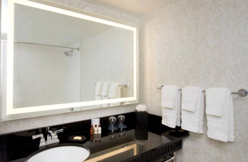 Seybold Hotel | Relax & Unwind! 4 Friendly Units Pool, Close to Miami Cruise Ship Terminals!