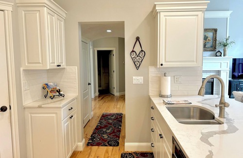 Eagle House | Relax & unwind in sun rm yoga rm & private HOT TUB