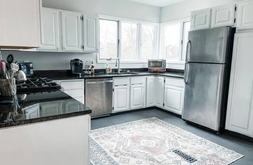 Berlin House | Relaxing 5 bd home with 1 bd Apartment on 2.5 acres near MD beaches