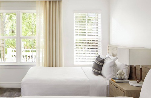 Key West Hotel | Relaxing Beach Getaway, 2BR Villa, with Onsite Pools, Onsite Parking, Shuttle!
