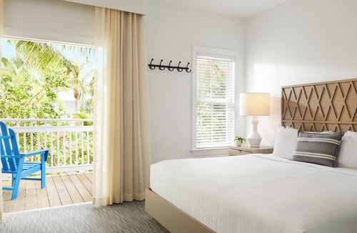 Key West Hotel | Relaxing Beach Getaway, 2BR Villa, with Onsite Pools, Onsite Parking, Shuttle!