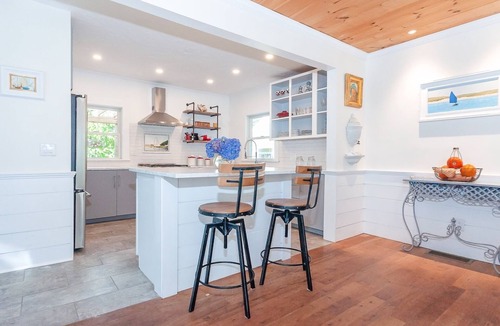 Osterville House | Relaxing Cape Cod Stay in a Charming Osterville Setting RPAM121