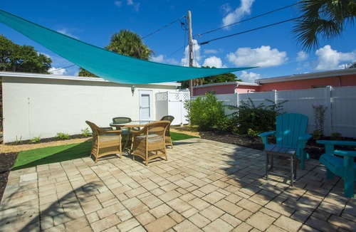 Vero Beach Cottage | RELAXING COMFORT - SAND DOLLAR COTTAGE - STEPS TO SOUTH BEACH & PARK