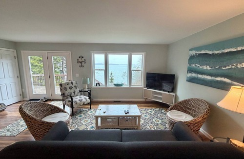 Eastport House | Relaxing Oceanfront Getaway