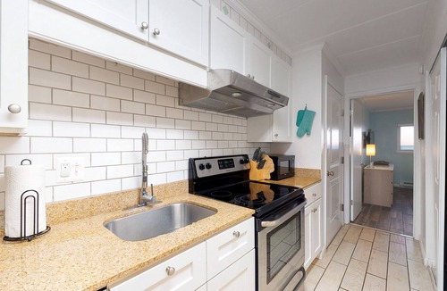 Midtown Ocean City Condo | Remodeled, oceanfront condo with balcony, sunrise views, WiFi & W/D