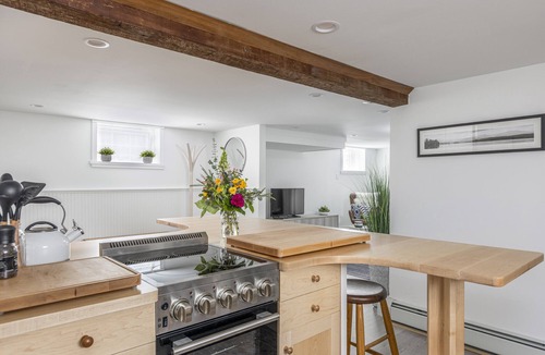 Willard Apartment | Renovated Apartment in Willard Square Area of South Portland, Maine.