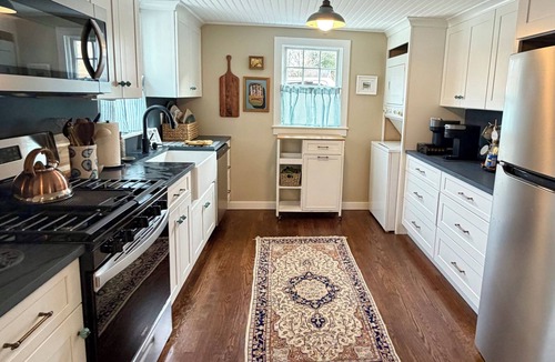 Buzzards Bay Cottage | Renovated Cape Cod Cottage, Walk to Beach, Outdoor Shower, Yard & Fire Pit