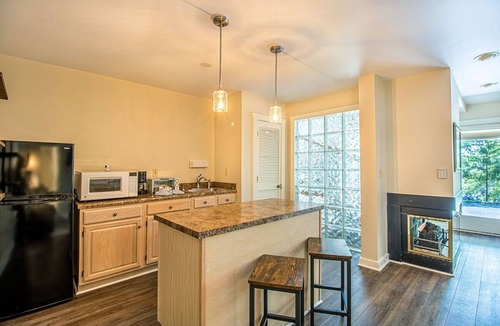 McGaheysville House | Resort home, Private Foosball Table, Jacuzzi tubs, & Dog-Friendly!