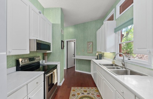 McGaheysville House | Retro Lodge ▲ Mountain View ★ Great Location ▞▚ Arcade ♡ Pet Friendly ⟁ Fire Pit