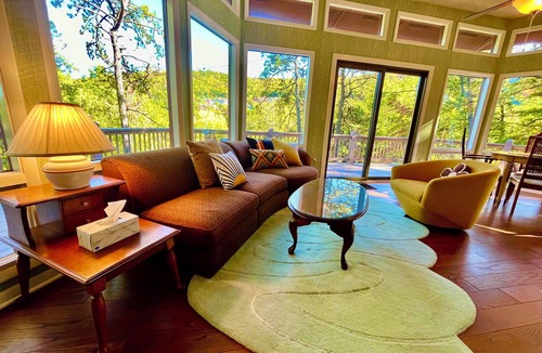 McGaheysville House | Retro Lodge ▲ Mountain View ★ Great Location ▞▚ Arcade ♡ Pet Friendly ⟁ Fire Pit