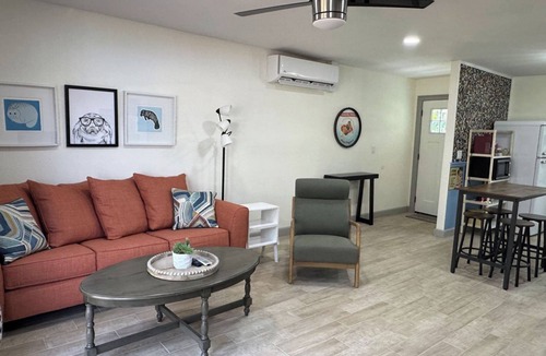 Crystal River House | Retro Retreat-Waterfront/Kayaks for 5/Boatslip/bikes