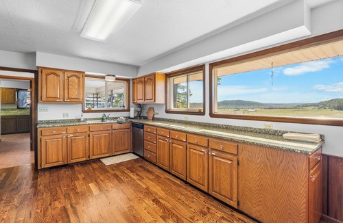 Calico Rock House | Retro River View Home in Calico Rock
