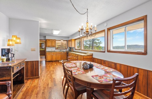 Calico Rock House | Retro River View Home in Calico Rock